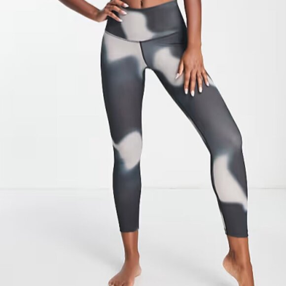 NWOT Nike Yoga Dri-FIT 365 high waist all-over print 7/8 leggings size Medium - Picture 1 of 5